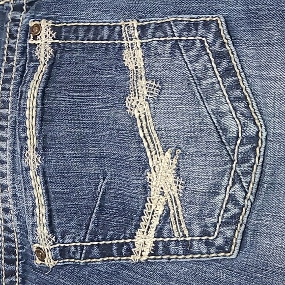 BKE PAYTON METALLIC EMBROIDERED BERMUDA DENIM SHORTS - Picture 11 of 12